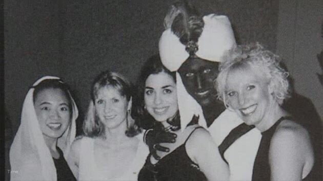 This photo shows Justin Trudeau wearing brownface makeup during a 2001 "Arabian Nights" party in Vancouver.