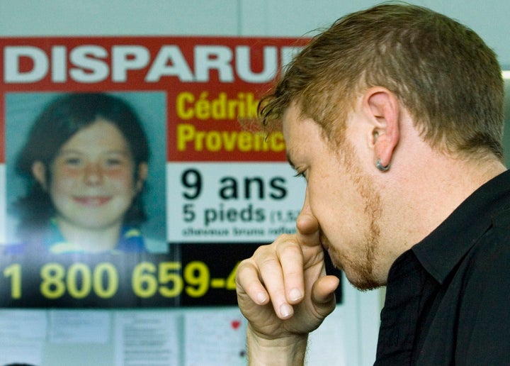 Martin Provencher s'adresse aux médias, en septembre 2007 à Trois-Rivières, quelques semaines après la disparition de sa fille Cédrika. Les policiers recherchaient à l'époque un homme blanc, âgé entre 30 et 40 ans et conduisant une Acura rouge.