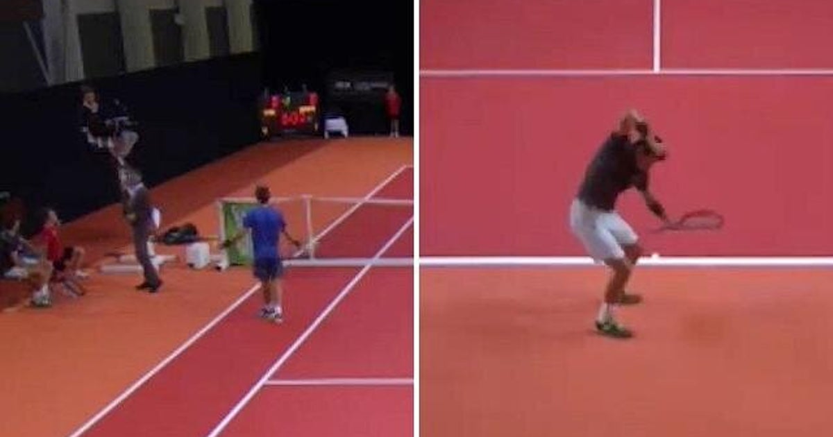 L Effettua Il Tennista Sotto Rete