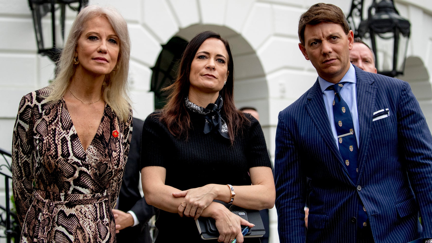 White House Aides Avoid Media Amid Impeachment Storm 6 5d9f1cad210000e7063437a4