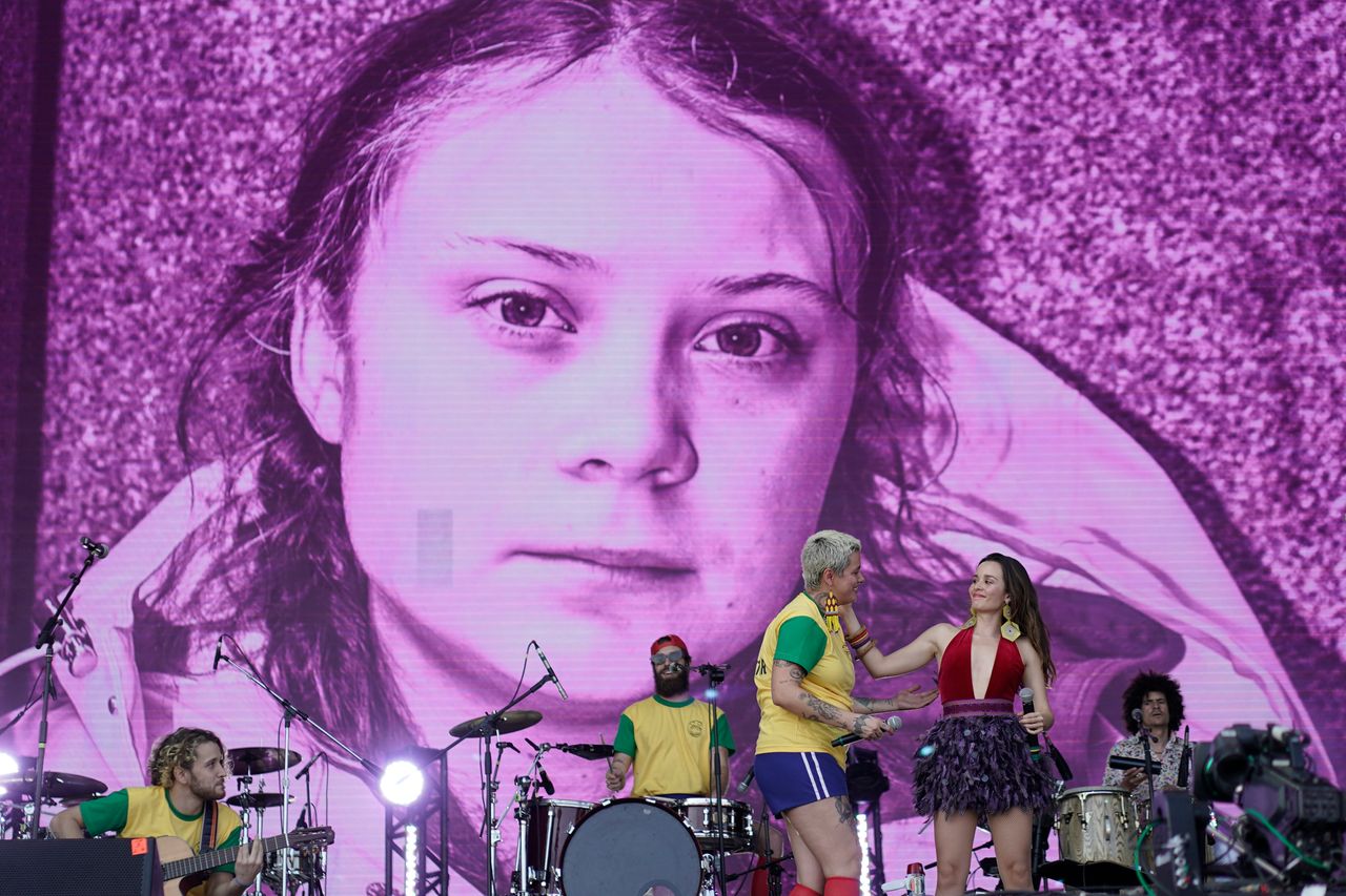 H φωτογραφία της Γκρέτα Τούνμπεργκ ως φόντο στο Φεστιβάλ Ροκ του Ρίο στην Βραζιλία. 3 Οκτωβρίου 2019.