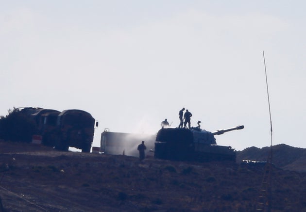 Turkish soldiers clean mobile artillery on the Turkish-Syrian border line in Reyhanli, Hatay province, Turkey, October 11, 2017. REUTERS/Osman Orsal