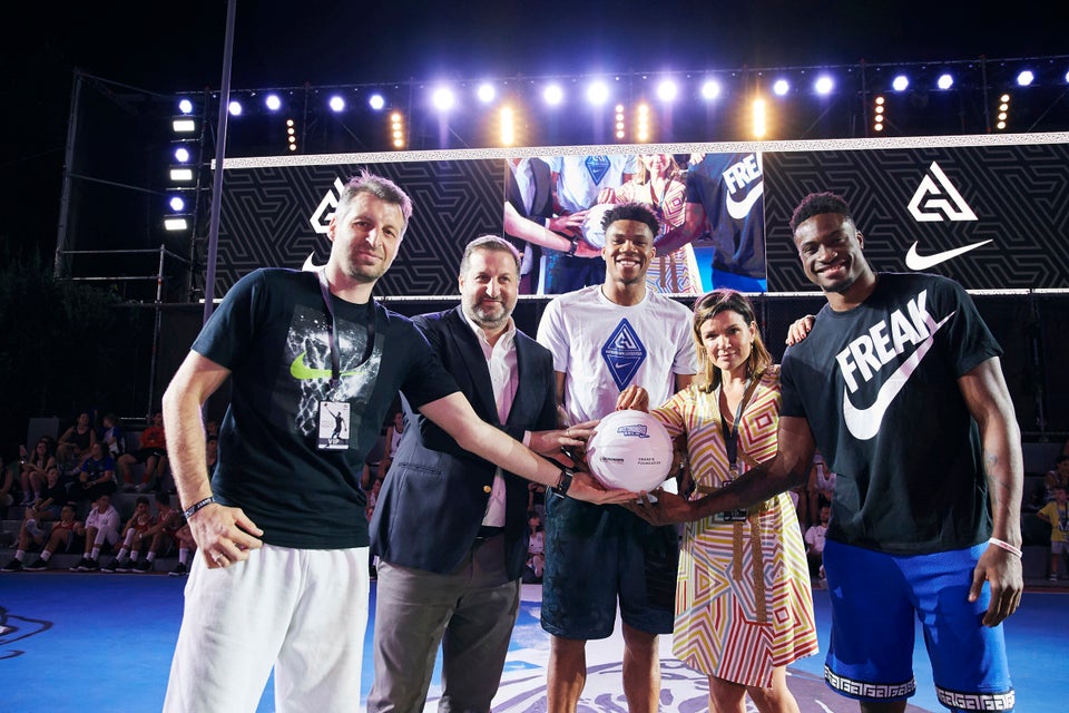 Θοδωρής και Κωνσταντίνος Παπαλουκάς, Γιάννης Αντετοκούνμπο,  Αφροδίτη Παναγιωτάκου, Θανάσης Αντετοκούνμπο.