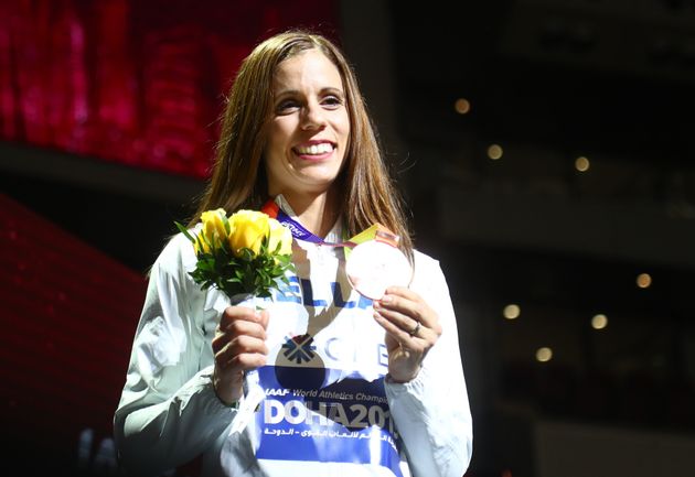 H Κατερίνα Στεφανίδη απαστράπτουσα με το χάλκινο μετάλλιο στο Παγκόσμιο Πρωτάθλημα Στίβου της Ντόχα, στο Κατάρ. Σεπτέμβριος 2019.  
