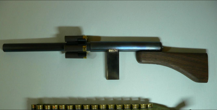 A "slam-bang" tube, purportedly cobbled together and used by the shooter in Germany.