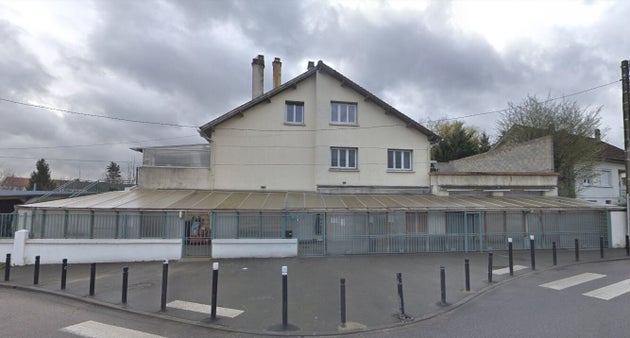 Apres L Attaque De La Prefecture De Paris La Mosquee De Gonesse Se Separe De Son Imam Le Huffpost