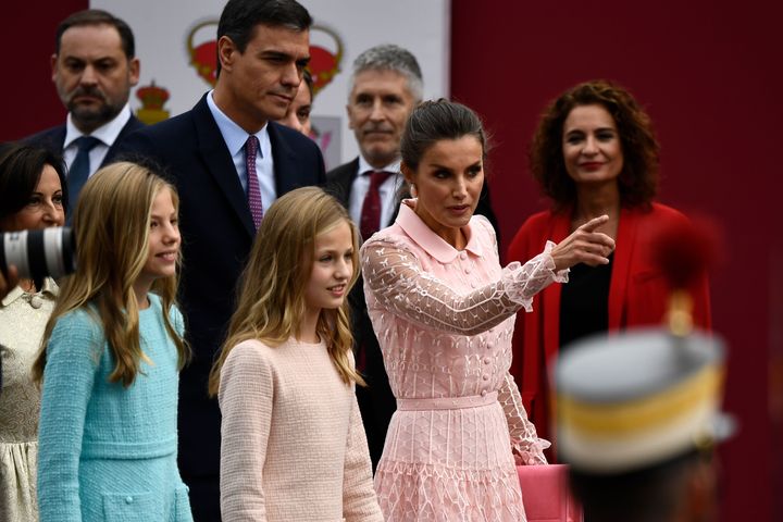 Unanimidad sobre el vestido elegido por la reina Letizia para el de la Hispanidad | El HuffPost
