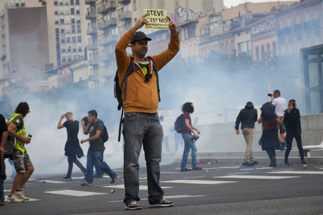 Plusieurs Milliers De Gilets Jaunes à Toulouse Sous Les Gaz