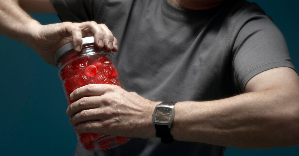 wondering-how-to-open-a-tight-jar-this-trick-should-help-huffpost-news