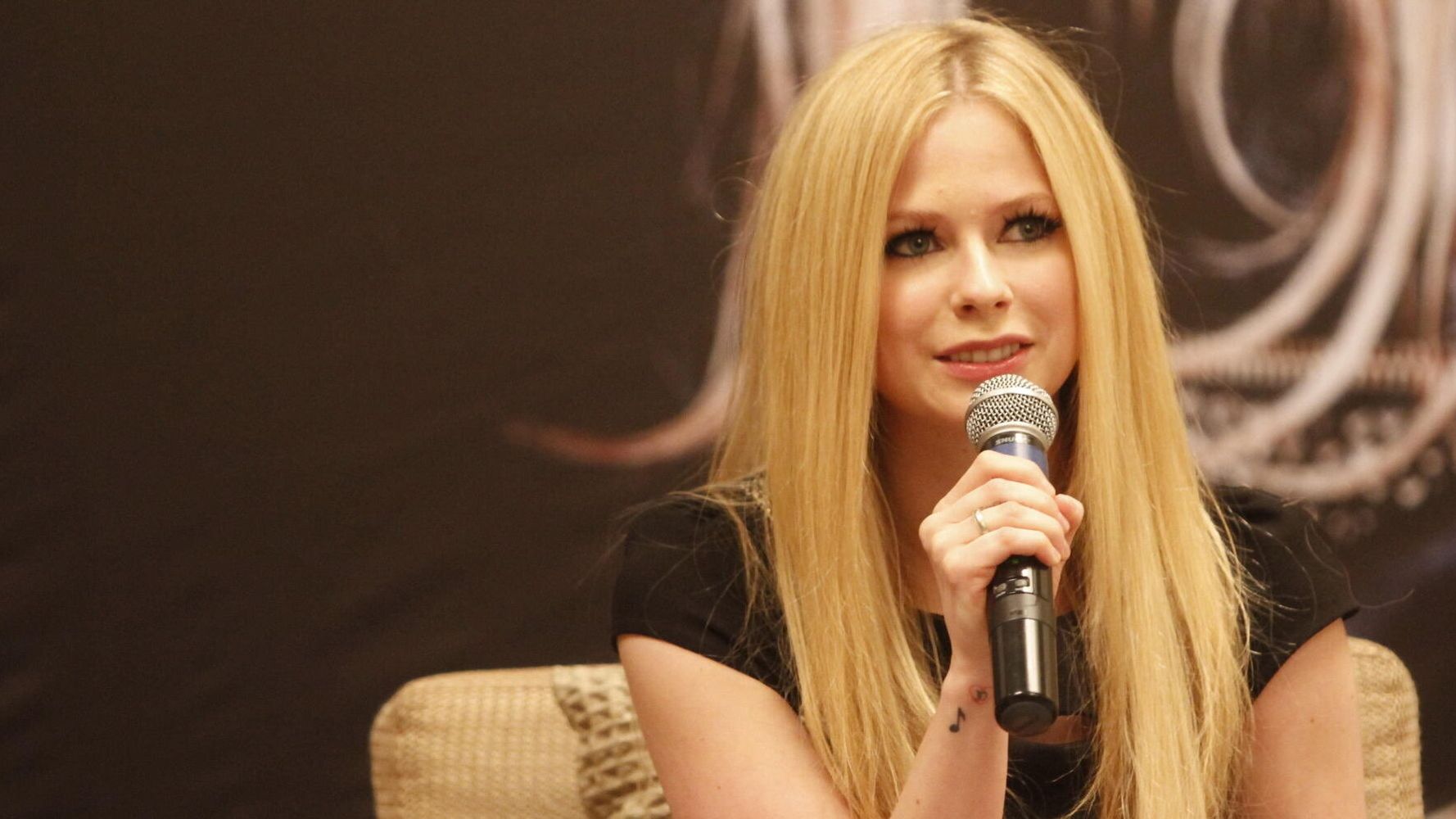 Japan Isn T Offended By Avril So Why Are We Huffpost Canada News