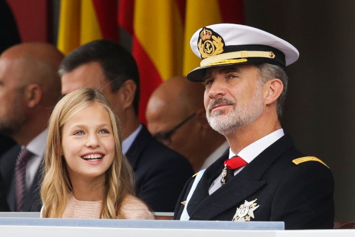La princesa Leonor y el rey Felipe durante el desfile militar del 12 de octubre.