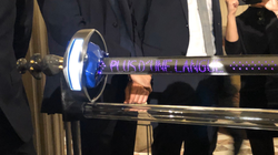 La nouvelle Académicienne casse les codes avec une épée