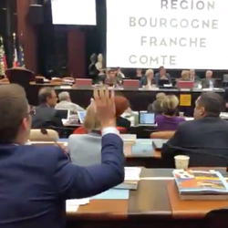 La femme voilée prise à partie par un élu RN va porter