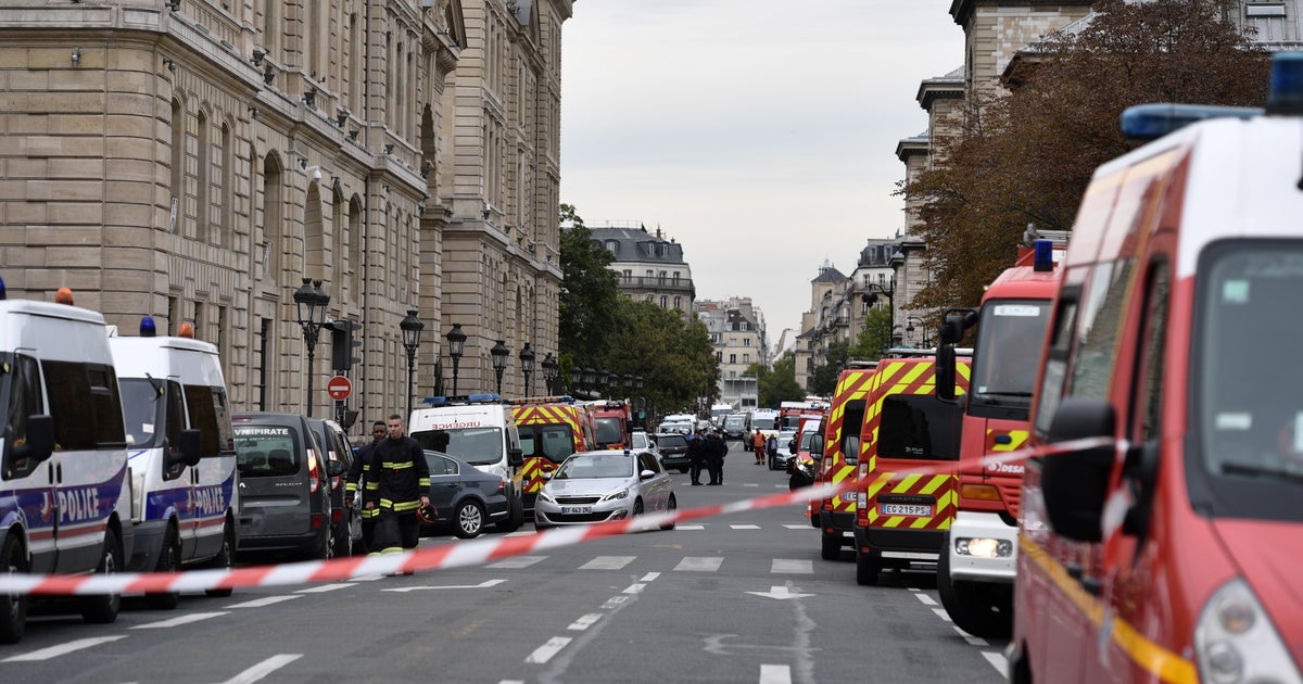 Attaque De La Prefecture De Police La Piste Terroriste Confirmee Le Huffpost