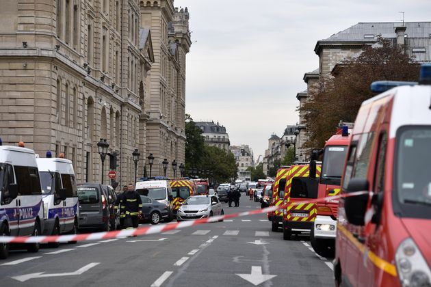 Après Lattentat à La Préfecture De Paris Les 5 Gardes à - 