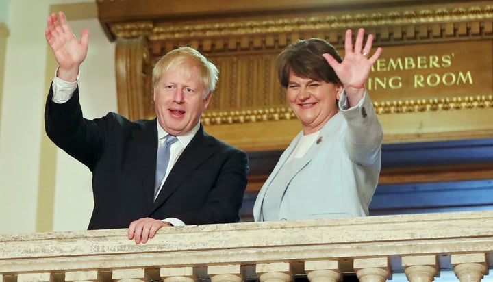 Boris Johnson y Arlene Foster, hace cuatro meses, reunidos en Belfast.