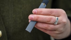 Le leader de la cigarette électronique réduit drastiquement la vente de ses produits aux