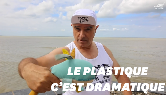 Elmer Food Beat revisite “Le plastique c’est fantastique” pour un projet