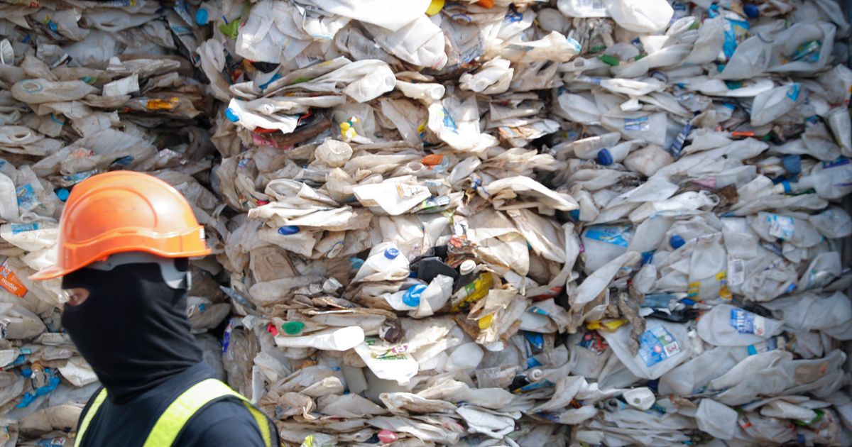America's Biggest Trash Hauler Stops Shipping Plastic To Poor Countries