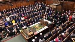 Le Parlement britannique reporte son vote sur l’accord de