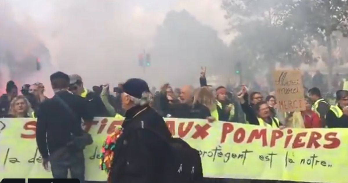 Pour Leur Acte 49 Les Gilets Jaunes Rendent Hommage Aux