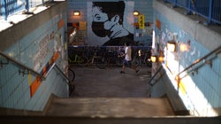 À Hong Kong, un militant pro-démocratie grièvement blessé à coups de