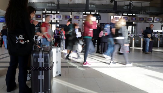 “Reprise progressive” du trafic à la SNCF, TGV et Ouigo rouleront “normalement”