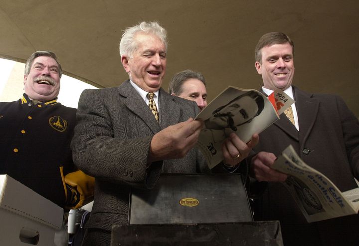 Former Baltimore Mayor Thomas D'Alesandro III (center) and others laugh as they look over the contents of an unveiled time capsule in Baltimore in 2002. D'Alesandro died Sunday at age 90.