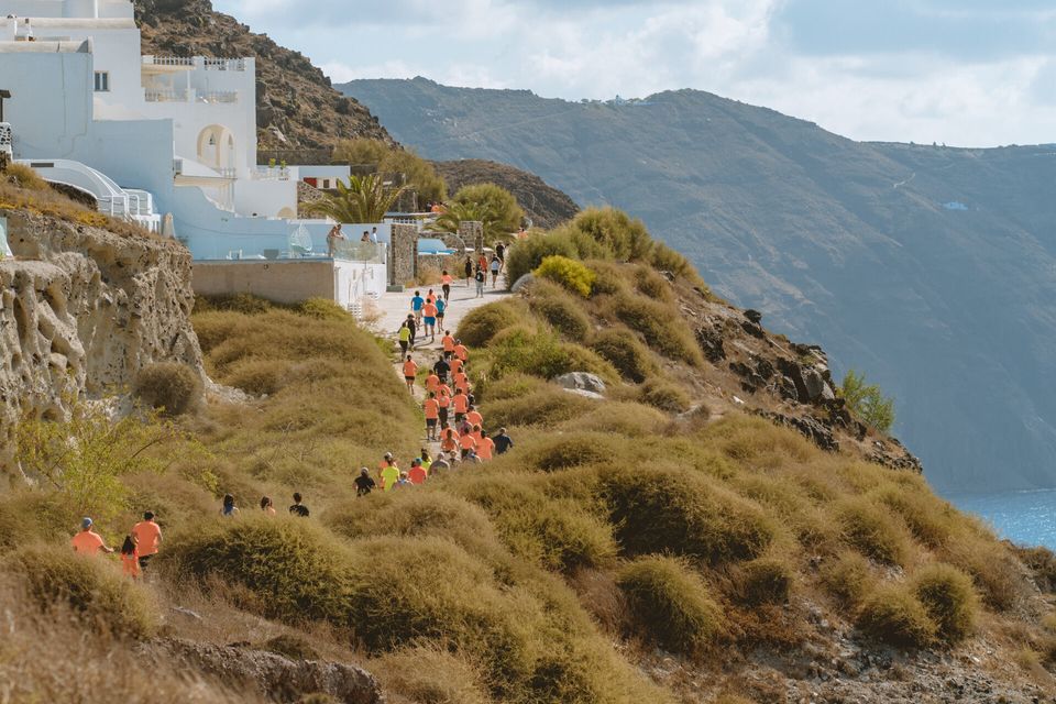 Οι δρομείς του Santorini Experience 2019 στην Καλντέρα της