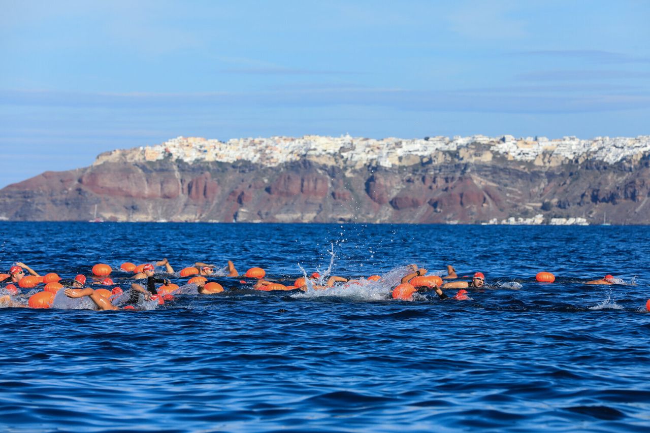 Κολύμβηση open water by Vikos από το Ηφαίστειο στο Santorini Experience