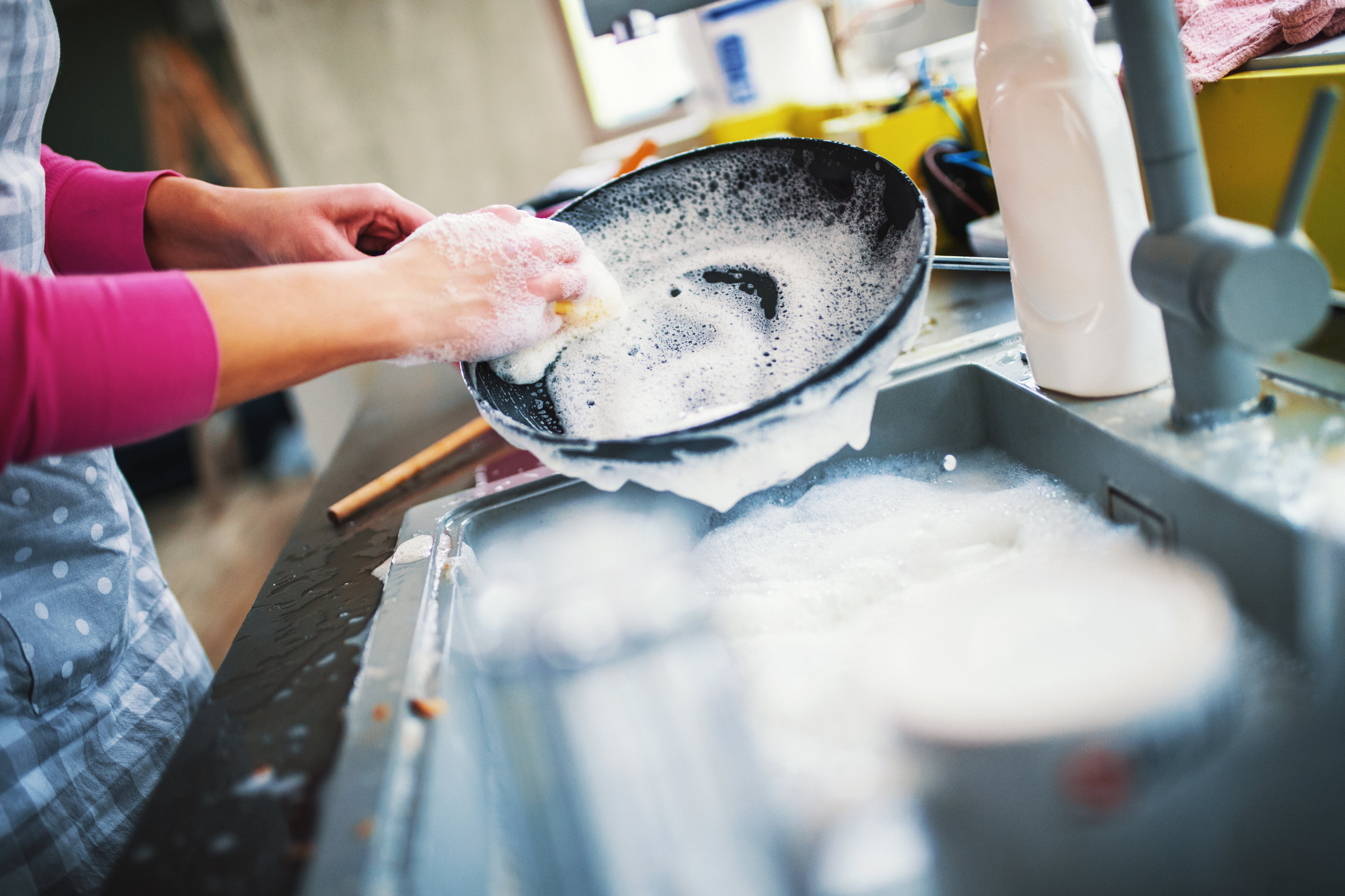 Why You Should Never, EVER Wash A Hot Pan In Water | HuffPost Life