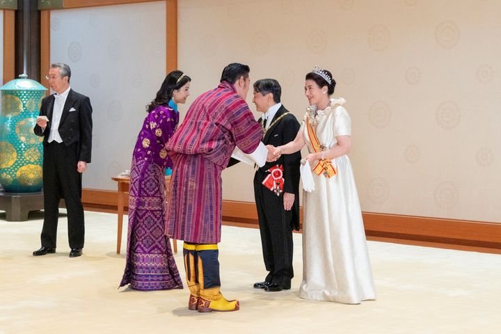 ブータンのワンチュク国王夫妻を歓迎する天皇、皇后両陛下