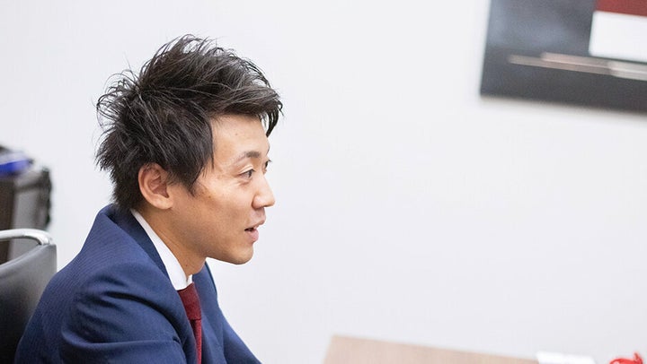 鈴木智大（26） 大学卒業後、キーエンスで営業として勤務。主に、製菓メーカーなどをクライアントに営業活動を行ない、全国の従業員の中でトップの営業成績を獲得。2019年7月、リブ・コンサルティングに入社。「J1プロサッカークラブ」「米系ユニコーン企業」などのプロジェクトでコンサルタントとして働く。