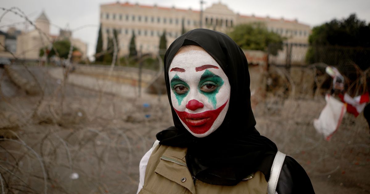 Pourquoi Le Maquillage Du Joker Devient Le Nouveau Visage Des Indignes Dans Le Monde Le Huffpost