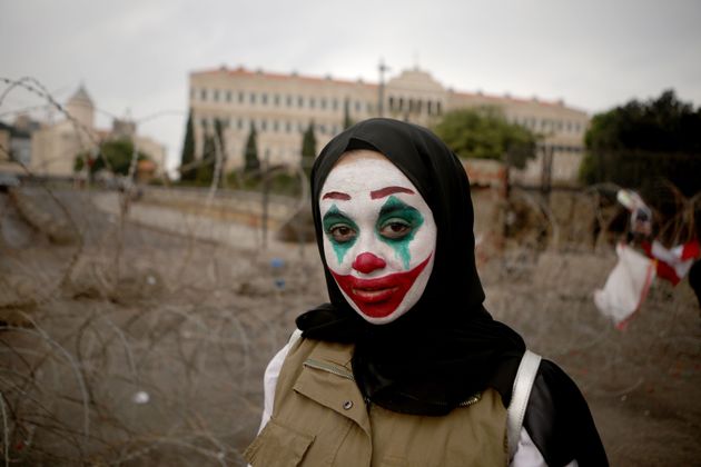 Pourquoi Le Maquillage Du Joker Devient Le Nouveau Visage Des Indignes Dans Le Monde Le Huffpost
