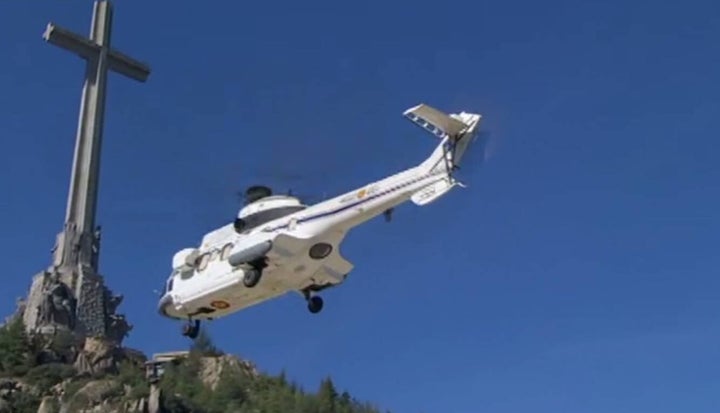 El helicóptero despega hacia Mingorrubio.