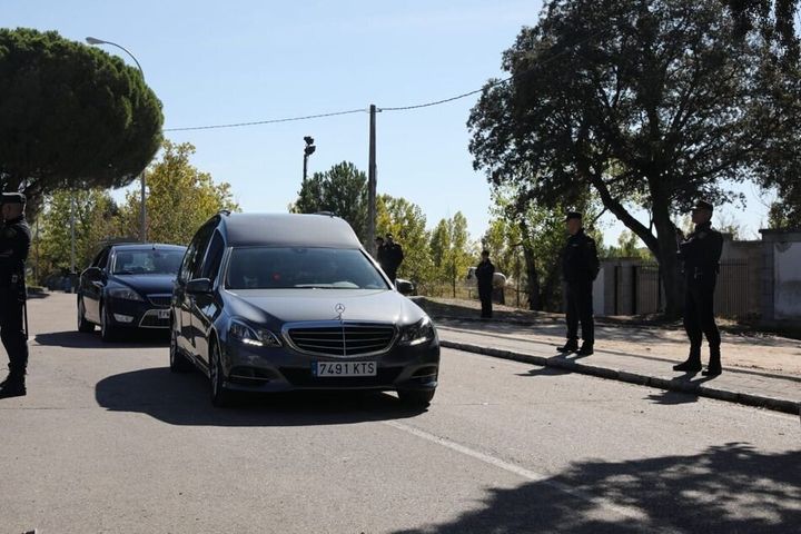 El coche fúnebre llega al cementerio de El Pardo-Mingorrubio