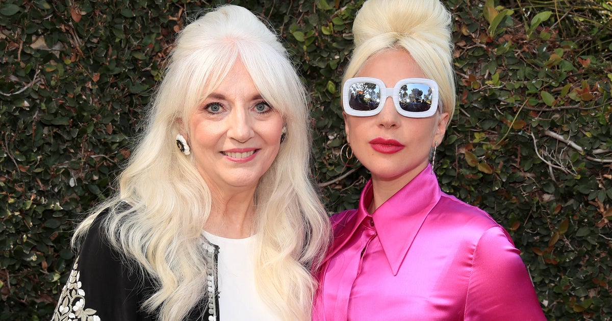 La Mamma Di Lady Gaga Il Bullismo Devasto Mia Figlia I Suoi Problemi Mentali Iniziarono Da Ragazzina L Huffpost