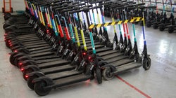 Francia prohíbe el uso de patinetes en las