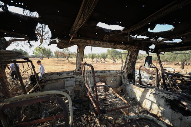 Φωτογραφία από το σημείο που έπληξαν ελικόπτερα κοντά στο χωριό Μπαρίσα στην επαρχία του Ινλτίμπ της Συρίας. Εκτιμάται πως στο σημείο βρίσκονταν δυνάμεις του Ισλαμικού Κράτους.