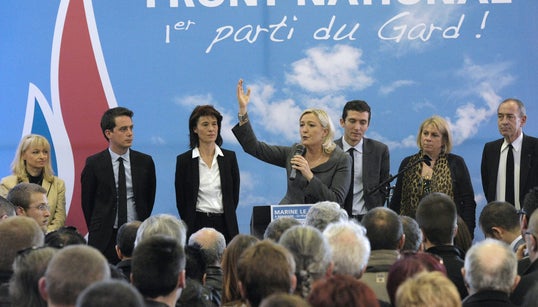 Marine Le Pen dénonce l’agression d’un élu RN par “des milices d’extrême