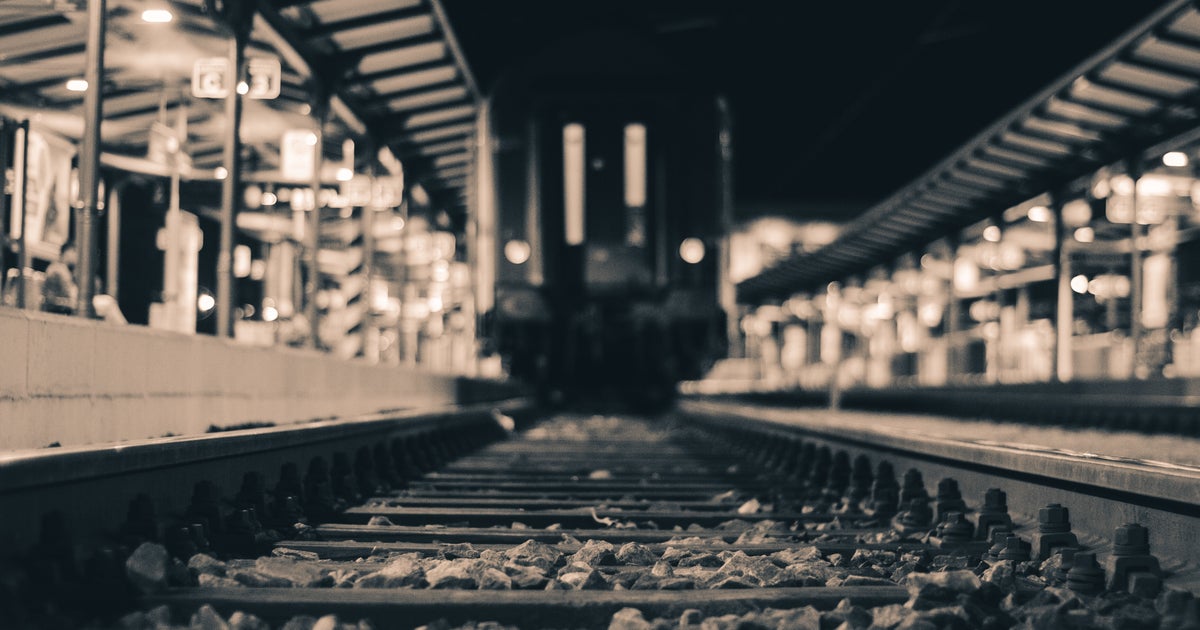 Giorgia 15 Anni Si Butta Sotto Un Treno Tre Mesi Dopo Il Suicidio Del Fidanzato L Huffpost