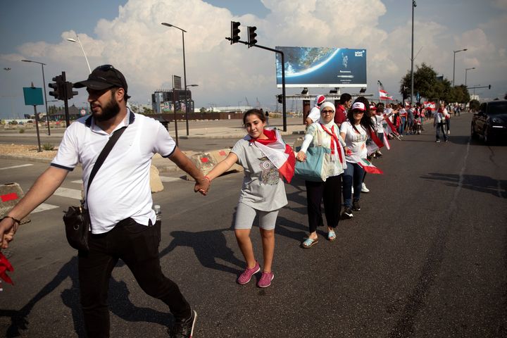 Demonstrators form a human chain during ongoing anti-government protests in Beirut, Lebanon, October 27, 2019. (REUTERS/Alkis Konstantinidis)