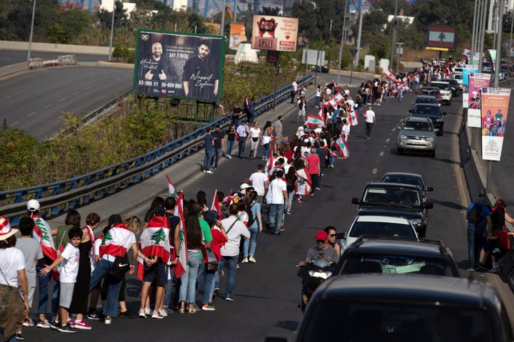 Demonstrators form a human chain during ongoing anti-government protests in Beirut, Lebanon, October 27, 2019. (REUTERS/Alkis Konstantinidis)