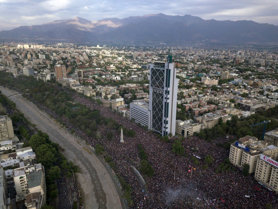 Χιλή: Οι πιο χαρακτηριστικές εικόνες από την αντίδραση που έγινε μαζική