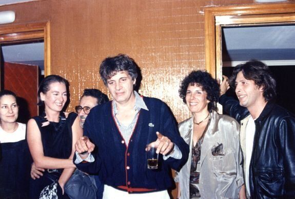 1987 - Οι συντελεστές της ταινίας "Πρωϊνή Περίπολος": Μισέλ Βάλεϊ, Ντίνος Κατσουρίδης, Νίκος Νικολαΐδης, Μαρί-Λουίζ Βαρθολομαίου και Τάκης Σπυριδάκης.