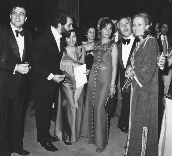 1972 - Ο σκηνοθέτης της ταινίας "Λυσιστράτη", Γιώργος Ζερβουλάκος, στην επίσημη προβολή, με τους πρωταγωνιστές, Κώστα Καζάκο και Τζένη Καρέζη.