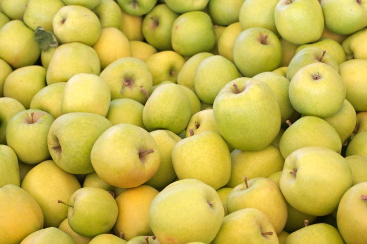 Crispin (also known as Mutsu) apples are great for minimalist pies.