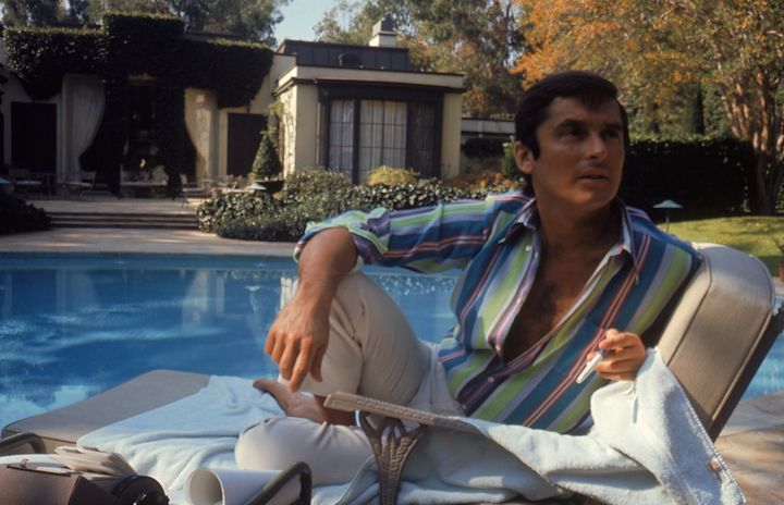 Then VP of Paramount Pictures Robert Evans studying his script by the pool at his home. (Photo by Alfred Eisenstaedt/The LIFE Picture Collection via Getty Images)