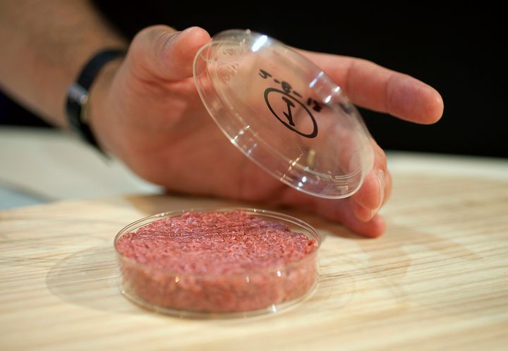 Le hamburger servi par les géants de la restauration rapide pourrait bientôt être conçu avec des cellules de bœuf élevées en laboratoire.
